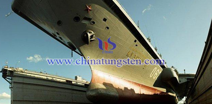 浮船塢上的“庫茲涅佐夫海軍元帥”號(hào)航母正在大修圖片