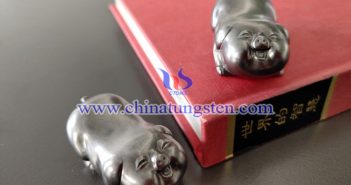 “金榜題名”的吉祥物:創(chuàng)意鎢金生肖豬 “金榜題名”的吉祥物:創(chuàng)意鎢金生肖豬圖片