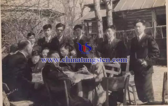 1956年，學(xué)員在蘇聯(lián)老師家做客