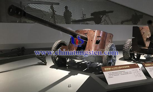 使用鎢合金穿甲彈的Pak-38火炮在中國斷了鎢礦供應(yīng)后，很快出現(xiàn)打擊力下降的問題