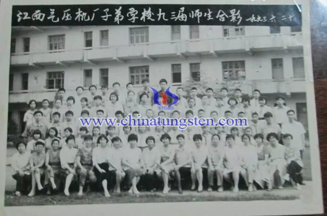 △江西氣壓機廠子弟學(xué)校九三屆合影